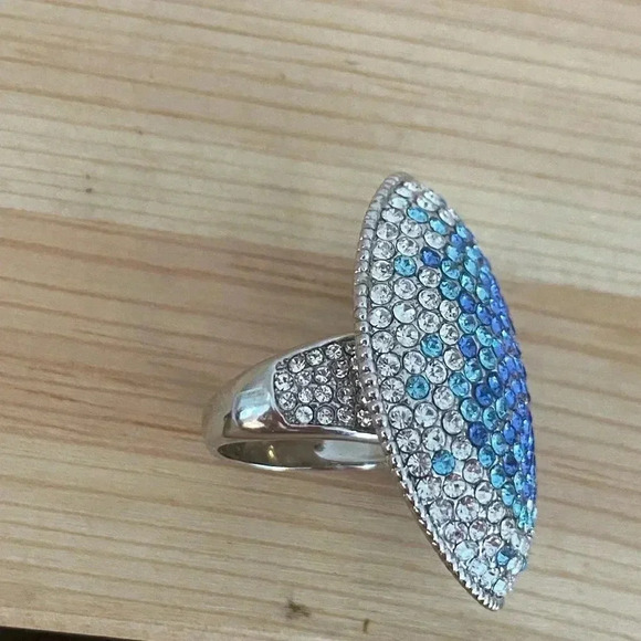 Joan Boyce Crystal Oval Statement Fashion Ring - Picture 4 of 10